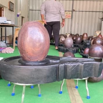 Maladhari Narmadeshwar Shivling