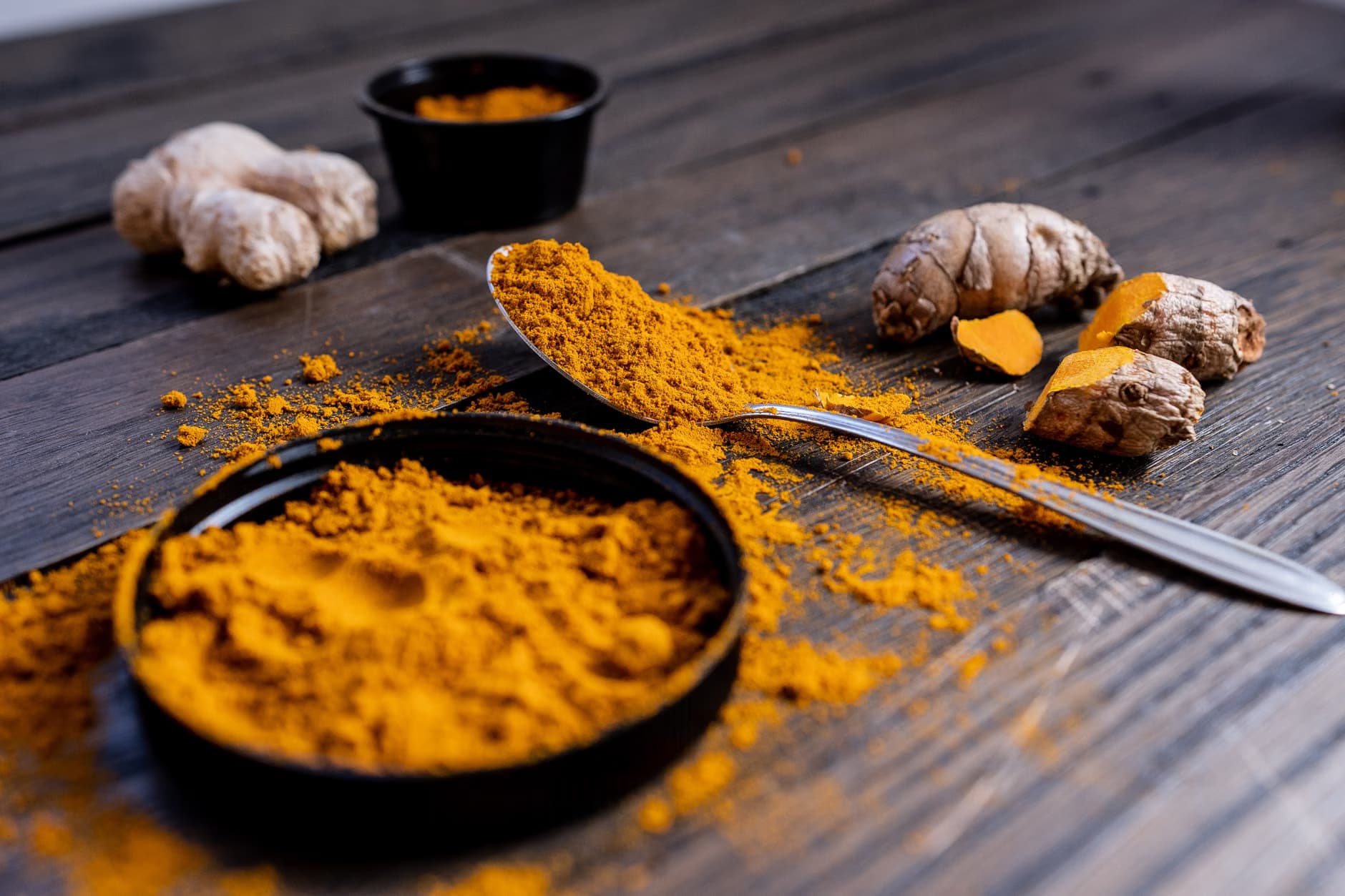 FRESH GINGER AND DRY TURMERIC